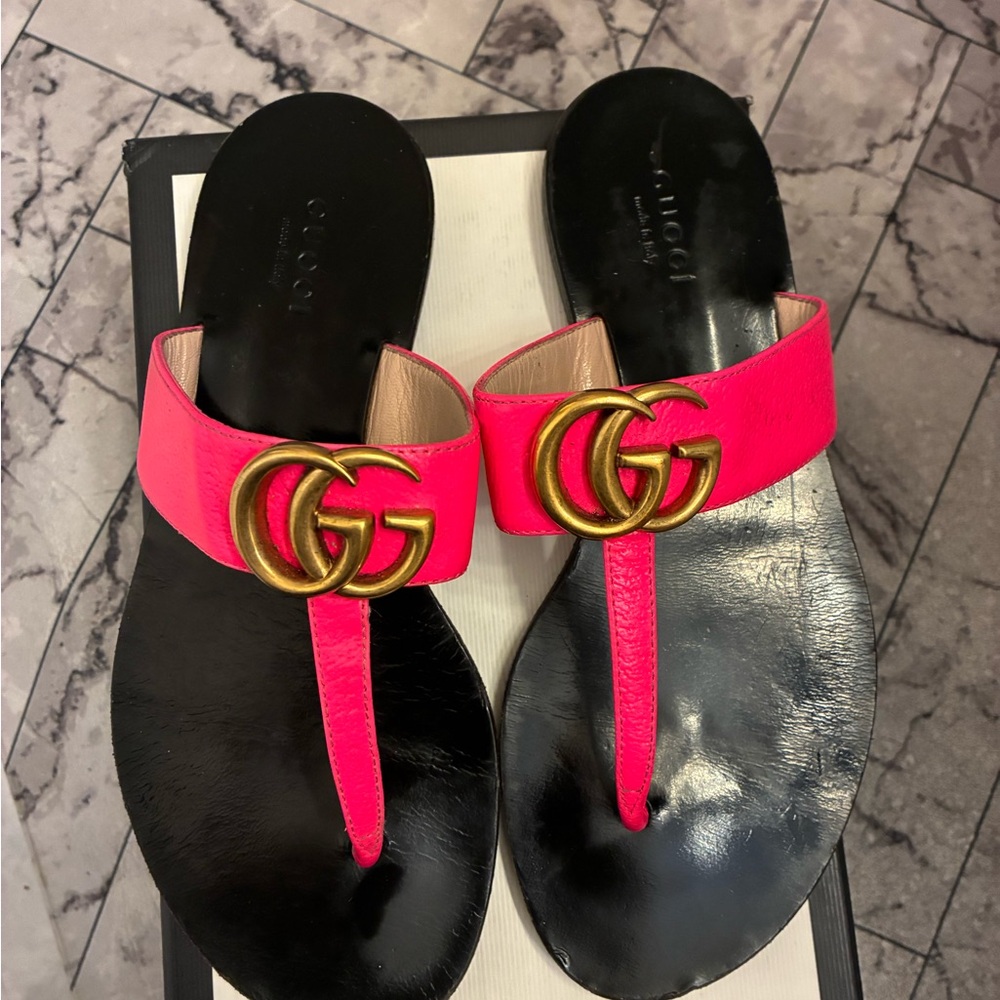 Gucci Fuchsia Pink Leather Logo Double G Thong Sandal size 35 Black Se $495 - Picture 8 of 16